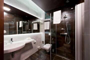 Фото номера Трехместный номер Отель Hotel Symfonia Osjaków г. Осьякув 4